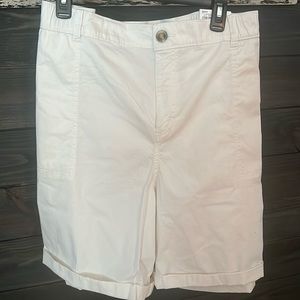 28 W Sonoma white utility shorts. Relaxed hip & thigh. Hits above knee..